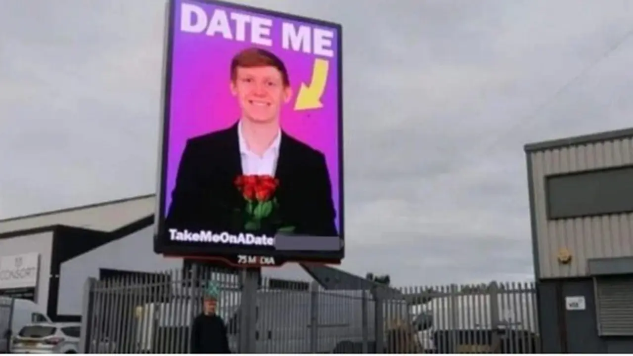 Aksi Pria Ini Pilih Pasang Iklan di Billboard untuk Cari Pacar Jadi Sorotan