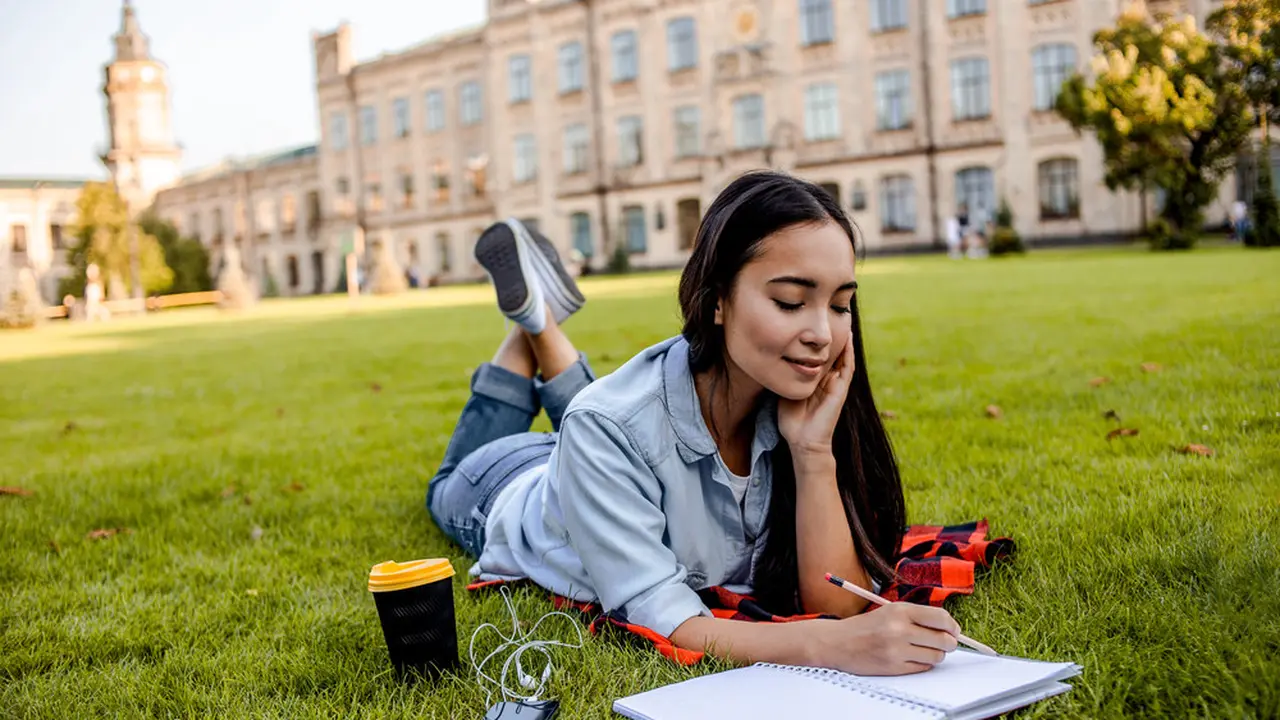 Calon Mahasiswa Wajib Tahu! BRImo Mudahkan Transaksi Kamu Selama Studi di UK!