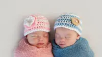 Seorang ibu, Heather Penticoff (40) dan anak perempuannya, Destinee Martin (20) melahirkan di hari dan RS yang sama