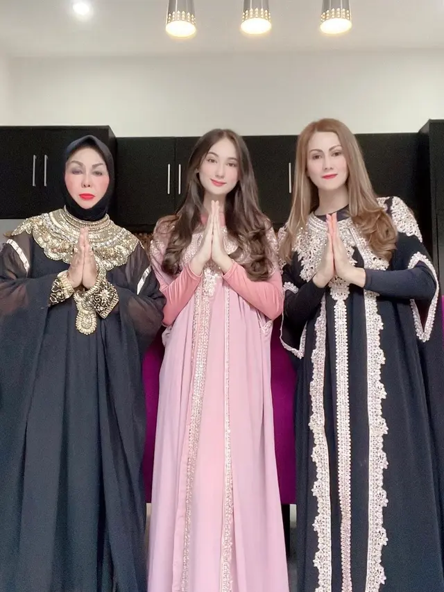 Momen Idul Fitri Laura Moane bersama ibu dan neneknya (Instagram/ citra.kristinna80)