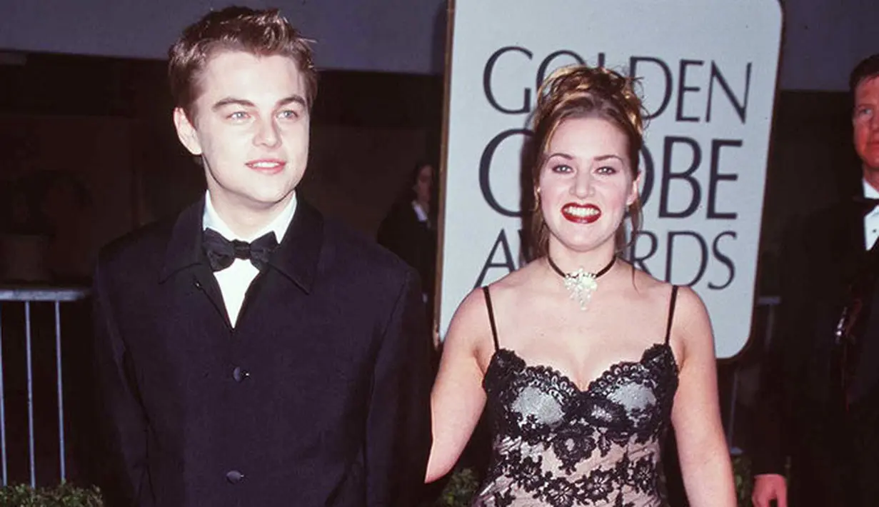 Kate Winslet dan Leonardo DiCaprio pertama kali menghadiri red carpet bersama pada Golden Globes 1998. (BRENDA CHASE/Instyle)