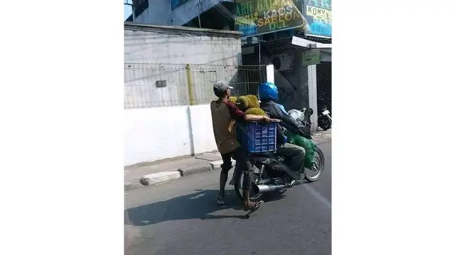 6 Kelakuan Kocak Bapak-bapak saat Kerja Sama Ini Bikin Ketawa
