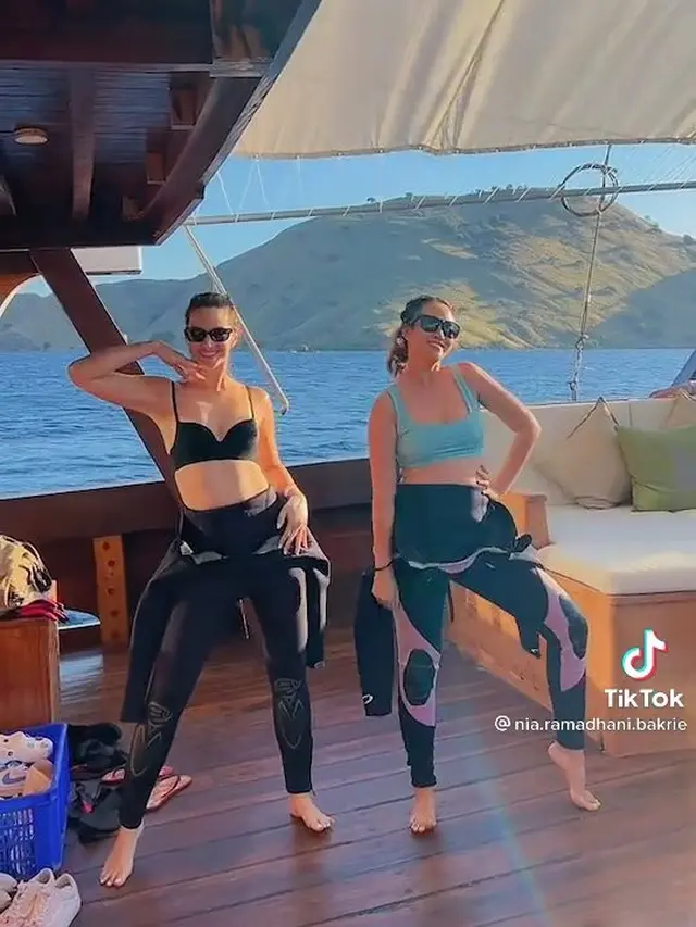 6 Potret Nia Ramadhani dan Ardi Bakrie Liburan ke Labuan Bajo, Jajal Diving