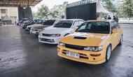 Mobil member Great Corolla Club (GCC) terparkir rapi di acara Jamboree Nasional (Jamnas) ke-5 di Sabilulungan Dome, Soreang, Jawa Barat.