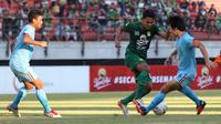 Persebaya Surabaya menang 3-2 atas Persela Lamongan dalam pekan keenam di Stadion Gelora Bung Tomo, Surabaya, Senin (1/7/2019). (Bola.com/Aditya Wany)