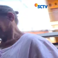 Nenek tuna wicara ini tak ingin berhenti bekerja meski umurnya sudah mencapai 80 tahun. | Sumber Foto: Liputan6 Siang/SCTV