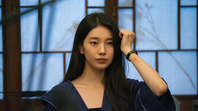 Suzy dalam drakor Genie, Make A Wish. (Netflix via Soompi)