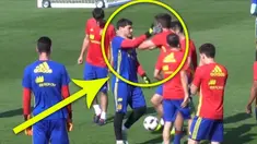 Video Gerard Pique dan Iker Casillas yang saling tampar di sesi latihan Timnas Spanyol, jelang pertandingan Spanyol vs Italia.