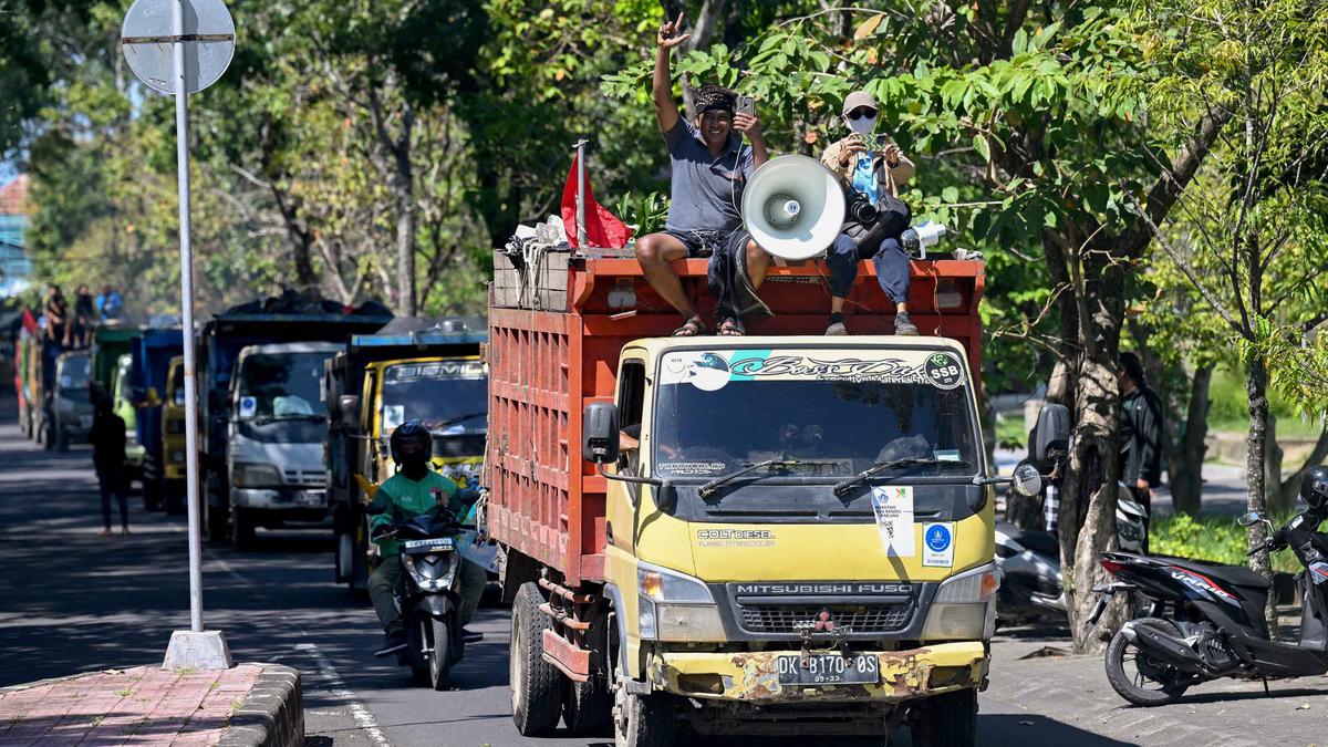 Tuntut Pembukaan Kembali TPA Suwung, Forum Swakelola Sampah Bali Gelar Aksi Unjuk Rasa