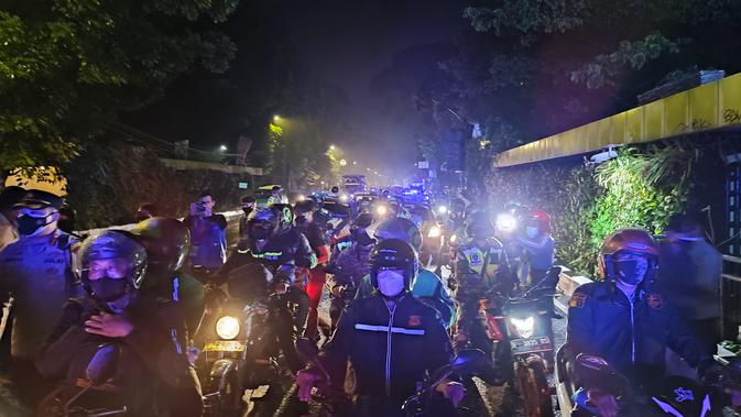 1.300 Sembako Disebar Serentak Semalam ke Warga Bogor Terdampak PPKM Level 4 - Vimarsana News
