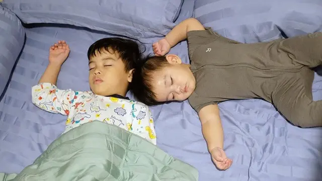 7 Potret Kompak Anak-Anak Tya Ariestya, Bikin Gemas