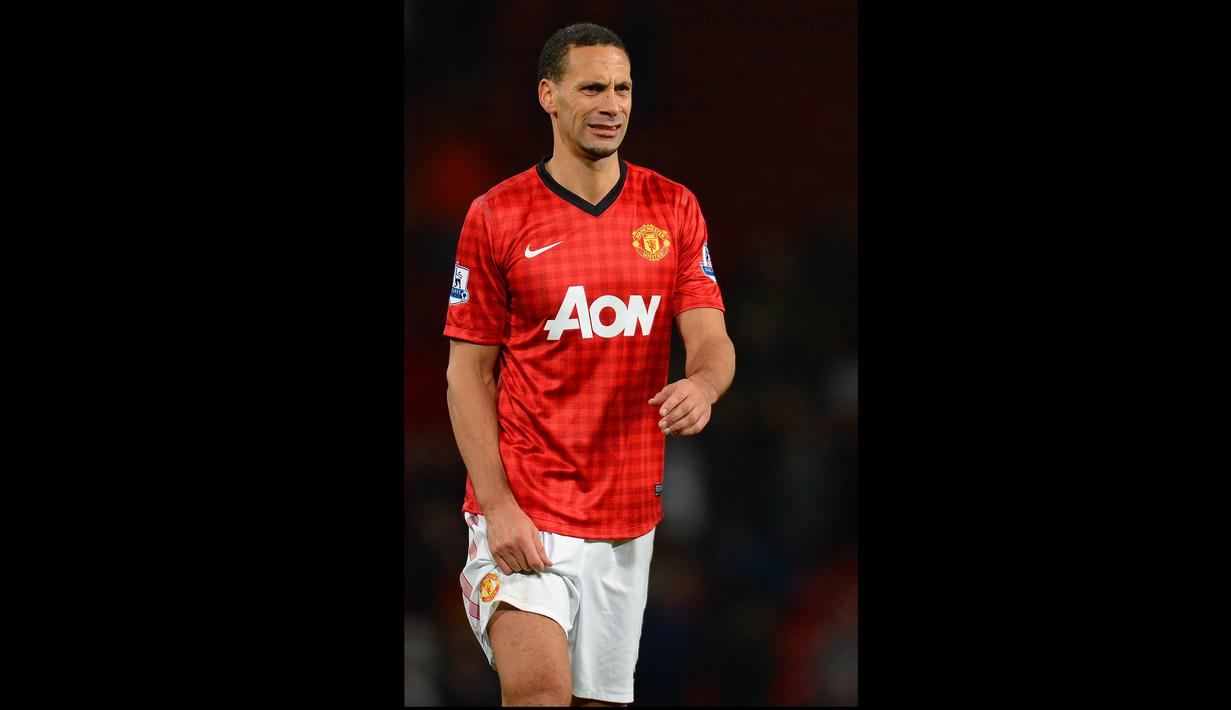<p>Rio Ferdinand. Senasib dengan Nesta, legenda Manchester United harus menepi usai mengalami cedera tendon lutut. Cedera tersebut disebabkan bek asal Inggris tersebut bermain Playstation menaruh kakinya diatas meja semalaman. (AFP/Andrew Yates)</p>