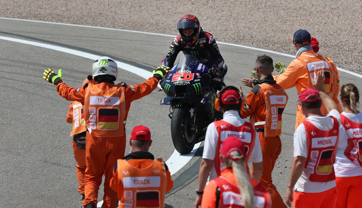 Setelah itu Fabio Quartararo terus melaju meninggalkan para pesaingnya dan menyelesaikan 30 lap balapan dalam waktu 41 menit 12,816 detik. (AFP/Ronny Hartmann)
