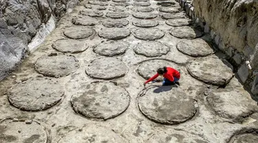 Anehnya, arkeolog mengatakan makam yang terkubur itu tidak mengalami banyak kerusakan sejak ribuan tahun yang lalu. 
