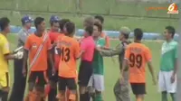 [VIDEO] Wasit Dihajar Pemain di Laga Divisi Satu