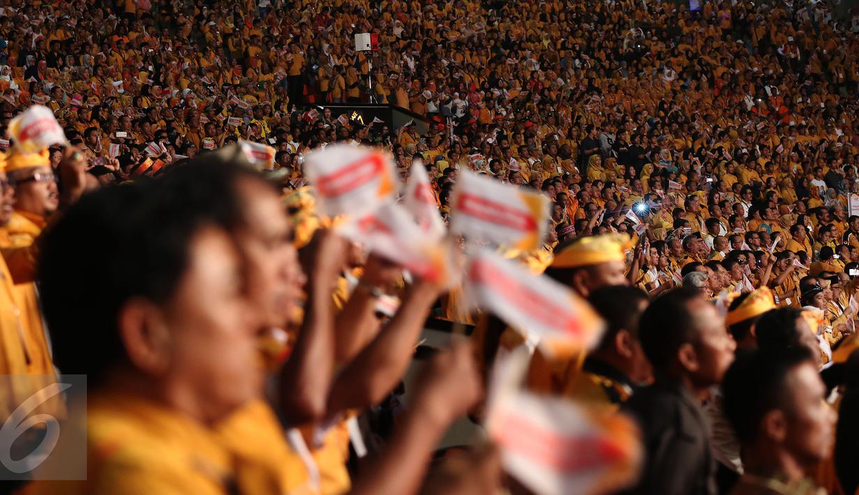 Ribuan kader partai Hanura dari Sabang - Marauke menghadiri acara Pelantikan Dewan Pimpinan Pusat Partai Hati Nurani Rakyat (Hanura) tahun 2016 - 2020 di Sentul International Convention Centre, Bogor, Rabu (22/02). (Liputan6.com/Johan Tallo)