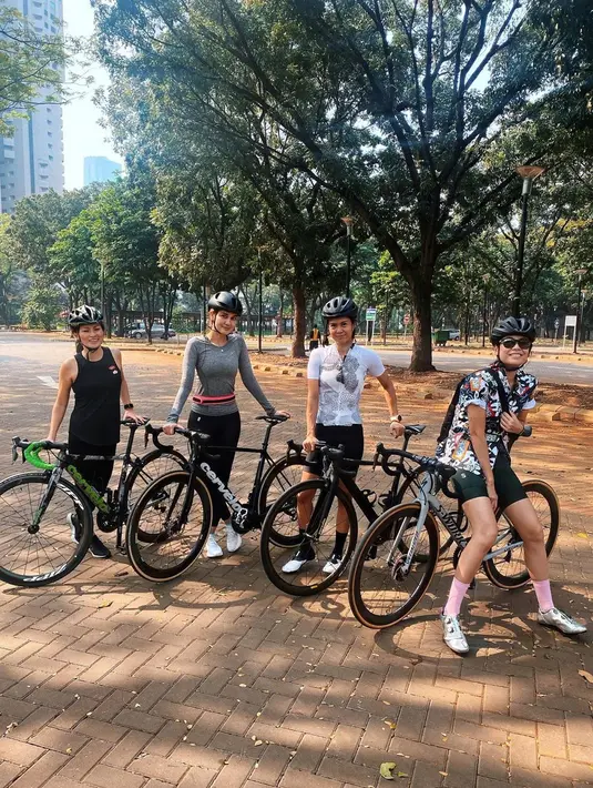 (Instagram/lunamaya)