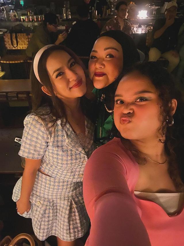 6 Potret Risma Nilawati Ibunda Harleyava Princy di Ultah Anak Sule, Tampil Bak ABG