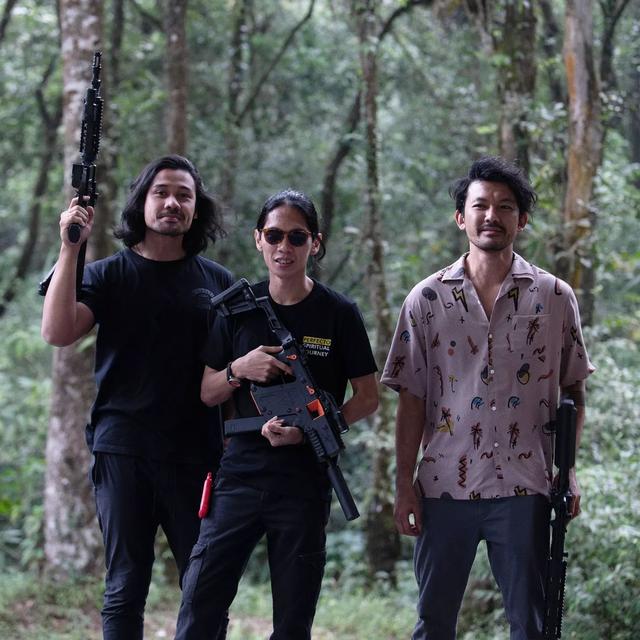 Chicco Jeriko dan Rio Dewanto di lokasi syuting Ben & Jody. (Foto: Dok. Instagram @anggasasongko)