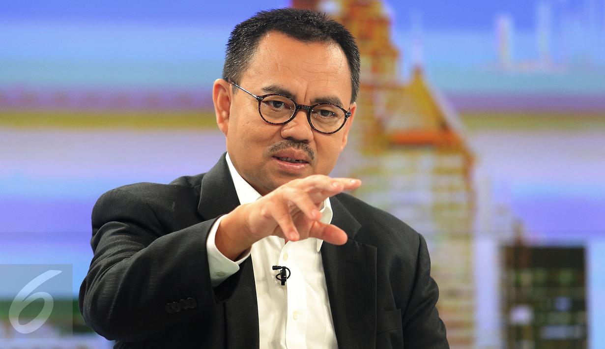 Menteri ESDM Sudirman Said ketika menjadi narasumber untuk Liputan6 di SCTV Tower, Jakarta, Rabu (4/5). Dalam kesempatan tersebut, Sudirman Said membeberkan program Indonesia Terang dan strategi perkembangan energi yang modern. (Liputan6.com/Angga Yuniar)