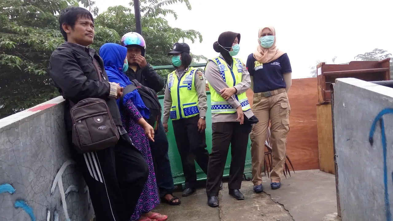 Polwan turut bersiaga di lokasi pembongkaran Kalijodo