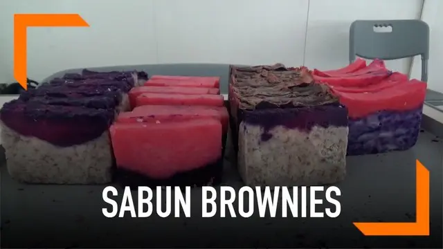 Beberapa siswa SMA di Bandung membuat sabun berbentuk brownies. Sabun ini dipercaya bisa bersihkan kuman di tubuh dan tangan.