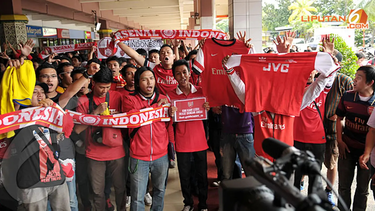 fans-arsenal-130713b.jpg