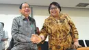 Komisaris Utama Pertamina, Tanri Abeng bersama Plt Direktur Utama Pertamina Yenni Andayani usai memberikan keterangan pers di Kementerian BUMN, Jumat (3/2). Yenni Andayani menggantikan Dwi Soetjipto yang dicopot dari jabatannya (Liputan6.com/Angga Yuniar)