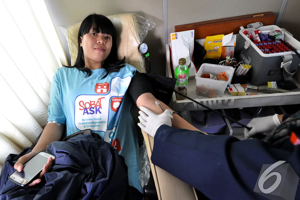 Aksi Donor Darah di Celebrate Dance4life 2014