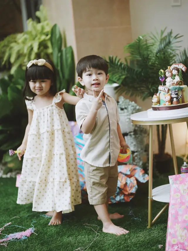 [Fimela] Zayn dan Zunaira