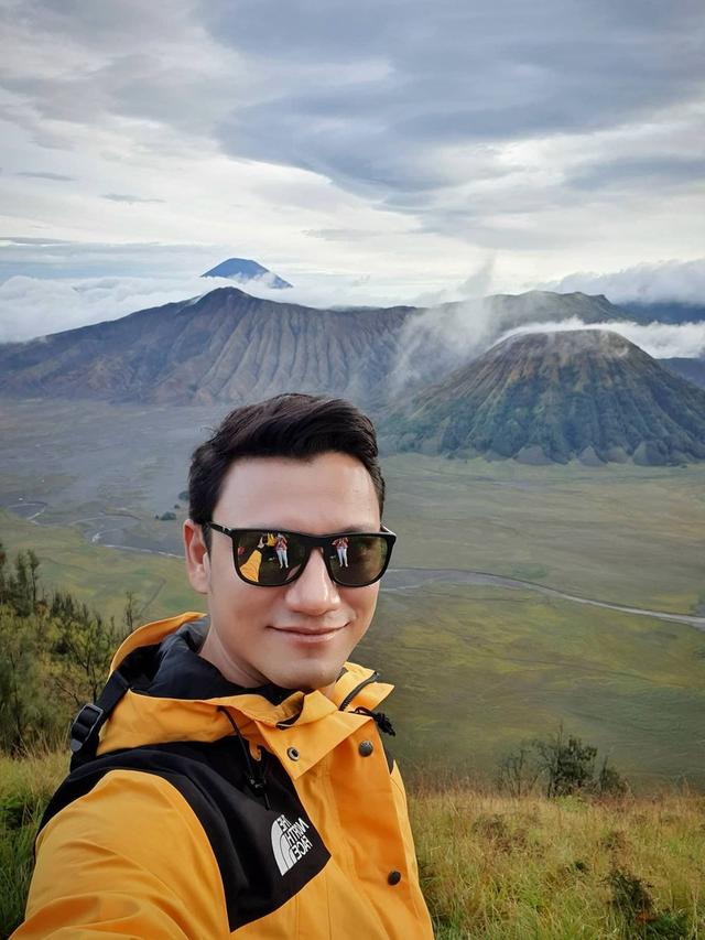 7 Pria Tampan yang Jadi Bintang Video Klip Rossa, Terbaru Donghae Super