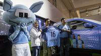 General Manager Marketing Strategy PT Nissan Motor Indonesia, Budi Nur Mukmin (kanan), mengumumkan kemitraan global dengan klub Liga Premier Inggris, Manchester City di ICE BSD, Tanggerang, Banten, Jumat (11/8/2016). (Bola.com/Vitalis Yogi Trisna)