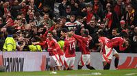Selebrasi pemain Manchester United saat menang super dramatis atas Lyon di Liga Europa (AFP)