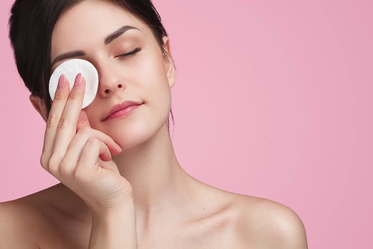 5 Langkah Membersihkan Makeup Waterproof yang Tepat demi Cegah Iritasi dan Jerawat