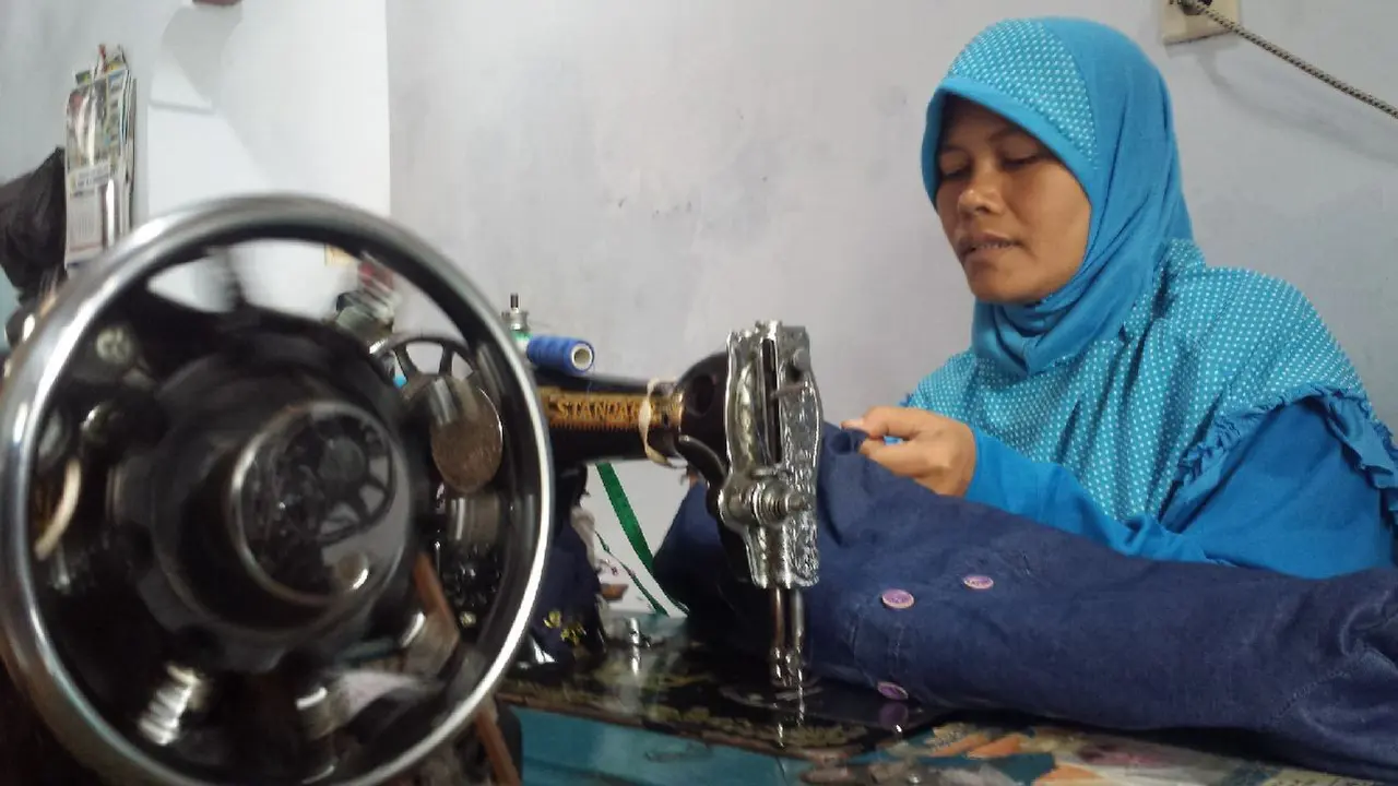 Penjahit Rumahan Naik Haji Lebih Cepat Setelah Berangkatkan Ibu