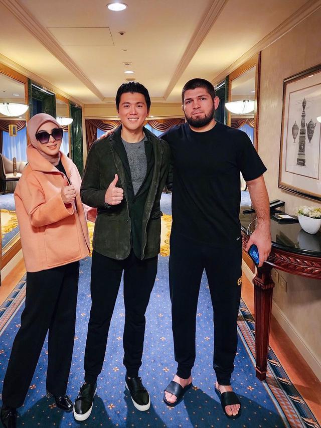 Jadi Mario Bros, 7 Potret Liburan Reino Barack dan Syahrini di Taman Bermain