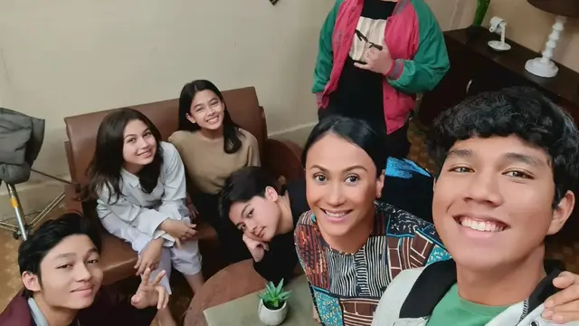Kiesha Alvaro dan sejumlah pemain lama Dari Jendela SMP kembali syuting (Foto: Instagram/@riaprobo)