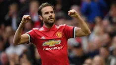 Juan Mata mengawali karier di Liga Inggris sejak tahun 2011 bersama Chelsea. Tiga musim berselang, Mata memutuskan untuk berlabuh ke Manchester United. Pemain berkebangsaan Spanyol tersebut tercatat mampu memberikan assist sebanyak 64 kali dalam 271 penampilannya di Liga Inggris. (AFP/Paul Ellis)