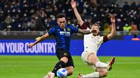 Striker Inter Milan Lautaro Martinez mencetak gol ke gawang Salernitana (AFP)