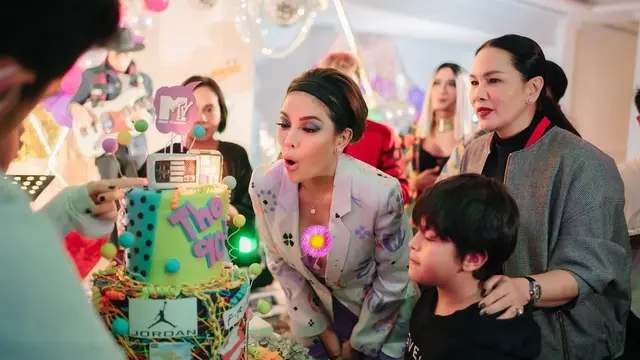 6 Momen Ulang Tahun Nikita Mirzani ke-36, Dihadiri Lucinta Luna dan Denise