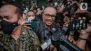 <p>Mantan pejabat Ditjen Pajak Kementerian Keuangan (Kemenkeu) Rafael Alun Trisambodo yang juga ayah Mario Dandy tersenyum usai menjalani pemeriksaan di Gedung Komisi Pemberantasan Korupsi (KPK), Jakarta, Rabu (1/3/2023). Rafael Alun Trisambodo mengaku lelah setelah menjalani pemeriksaan terkait harta kekayaannya oleh tim Komisi Pemberantasan Korupsi (KPK). (Liputan6.com/Faizal Fanani)</p>
