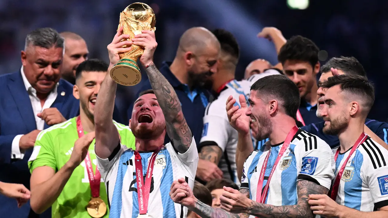Foto: Ini Dia 5 Pesepak Bola di Eropa yang Dilahirkan dalam Suasana Perayaan Natal, Termasuk Gelandang Argentina Juara Piala Dunia 2022