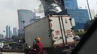 Kebakaran terjadi di Gedung K-Link di Jalan Gatot Subroto, Kapling 59A RT 1 RW 4 Kuningan, Setiabudi, Jaksel pada Sabtu (15/7/2023).