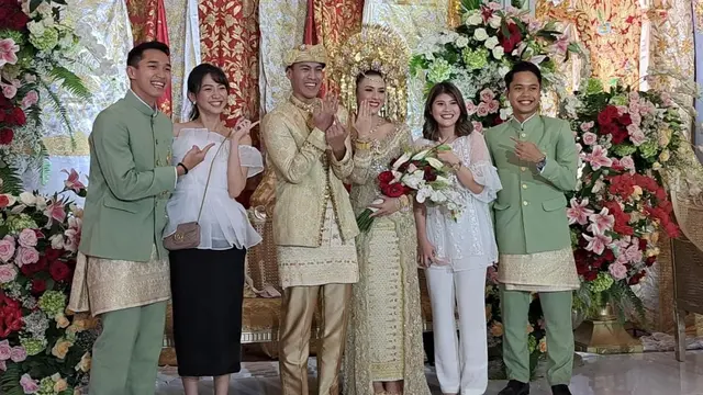 6 Momen Pernikahan Pebulungtangkis Shesar Hiren Rhustavito dan Mitha Hardiyanti