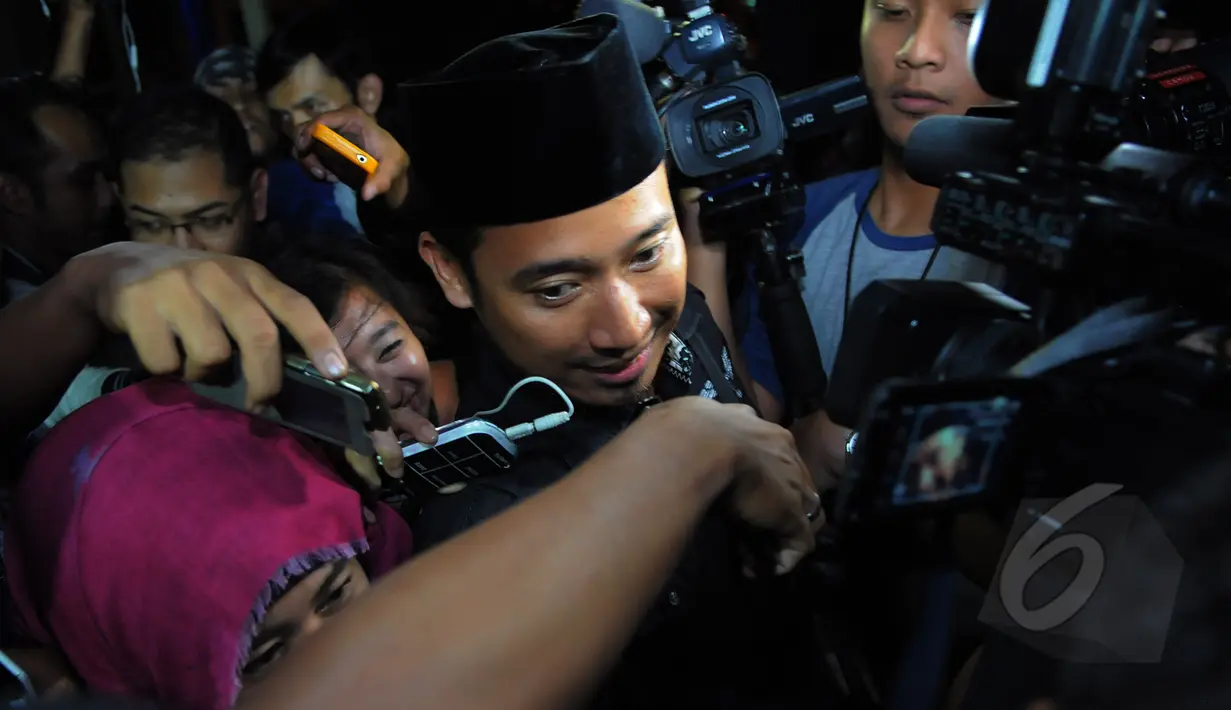 Artis dan sahabat Olga Syahputra, Deni Cagur terlihat mendatangi rumah Olga Syahputra di kawasan Duren Sawit, Jakarta Timur, Jumat (27/3/2015). Deni mengaku sangat kehilangan Olga (Liputan6.com/Faisal R Syam)
