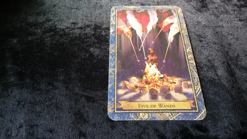 Tarot Hari Ini Kamis, 12 Juli 2018, Five of Wands. (Foto: Elisabet Kusumodewi)