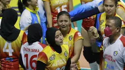 Tangisan tersebut pecah usai Jakarta Elektrik PLN susah payah mengalahkan Gresik Petrokimia dalam lima set. (Bola.com/M Iqbal Ichsan)