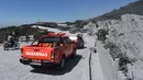 Mobil Basarnas melintas di kawasan sekitar gunung berapi Tangkuban Perahu sehari setelah erupsi di Subang, Kabupaten Bandung Barat, provinsi Jawa Barat (27/7/2019). Erupsi terjadi pada pukul 15.48 WIB, Jumat (26/7/2019). Erupsi terjadi di Kawah Ratu, Gunung Tangkuban Parahu. (AFP Photo/Timur Matahar