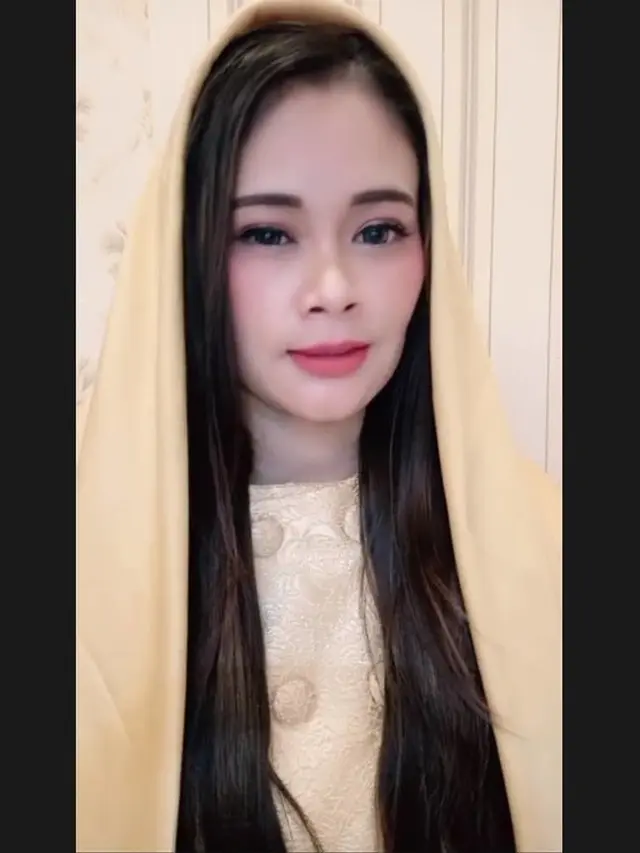 6 Potret Lenny Artis TikTok yang Disebut Mirip Iis Dahlia Ini Jadi Sorotan