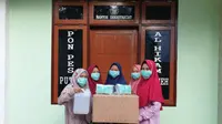 Universitas Nahdlatul Ulama Surabaya (Unusa) memberikan bantuan masker dan hand sanitizer kepada pondok pesantren Al Hikan Bangkalan. (Foto: Liputan6.com/Dian Kurniawan)